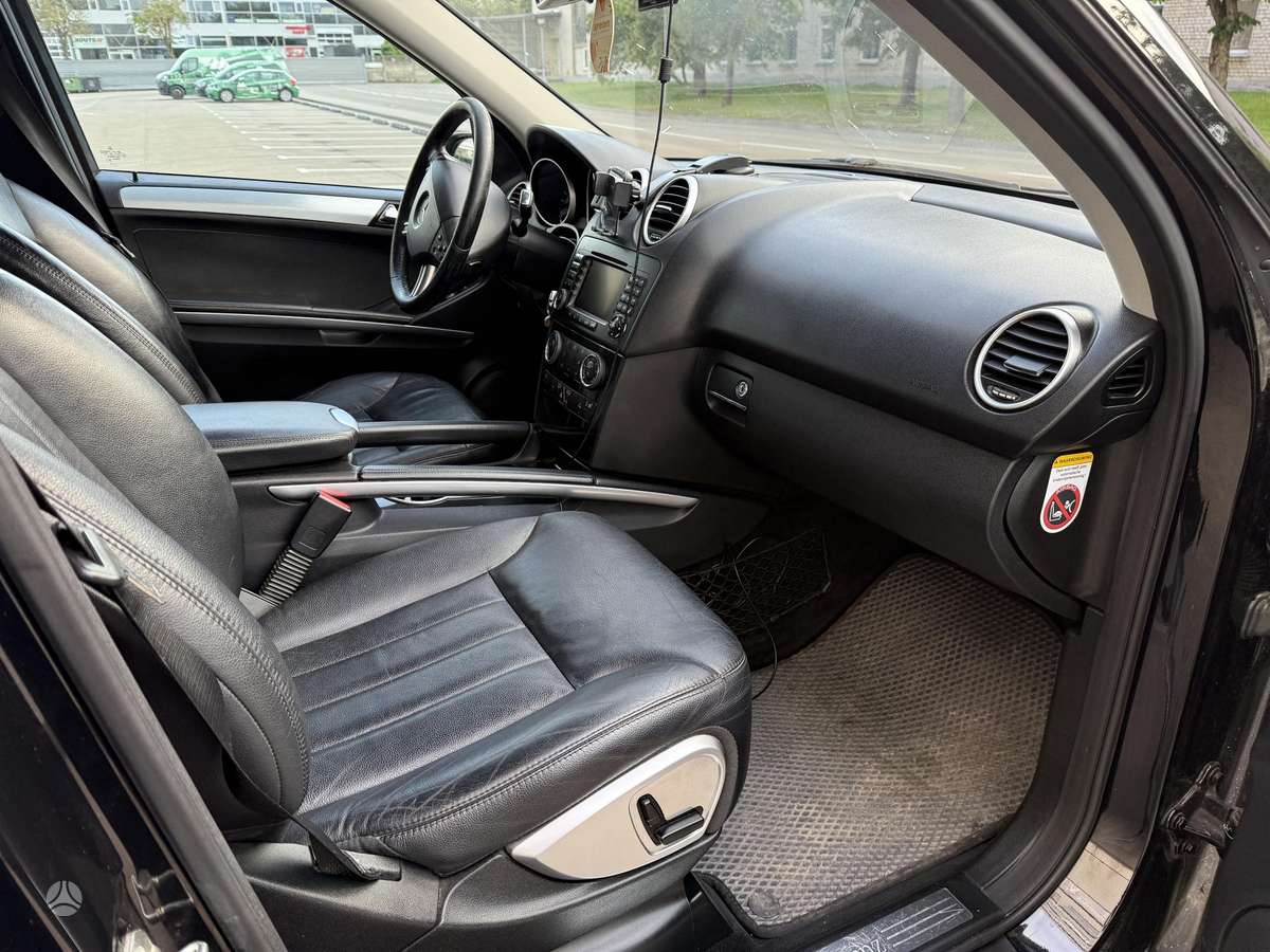Mercedes-Benz ML320 2008 — салон