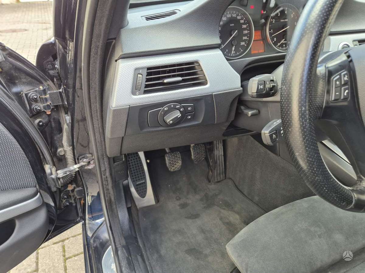 BMW 325 2008 — photo 12