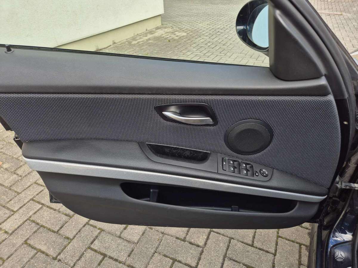 BMW 325 2008 — photo 14