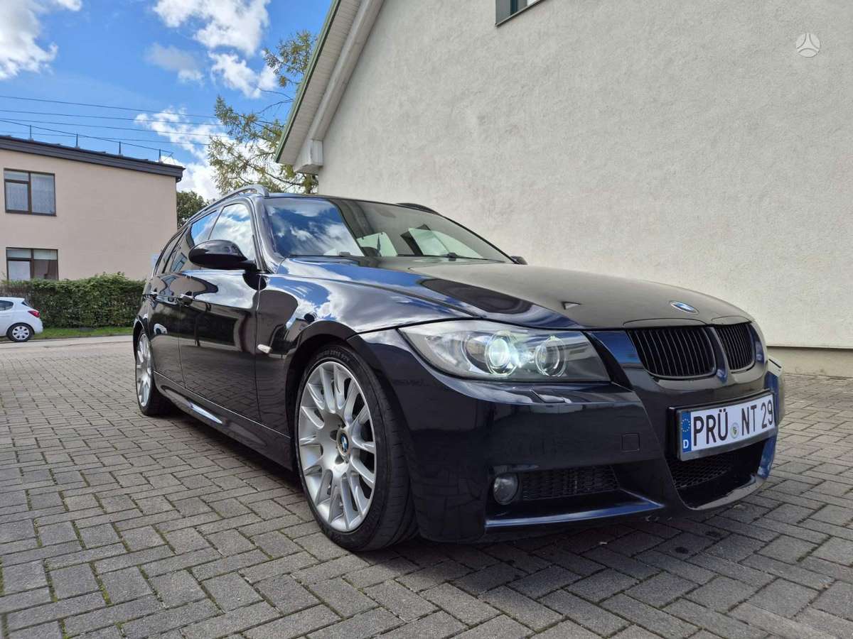 BMW 325 2008 — rear view
