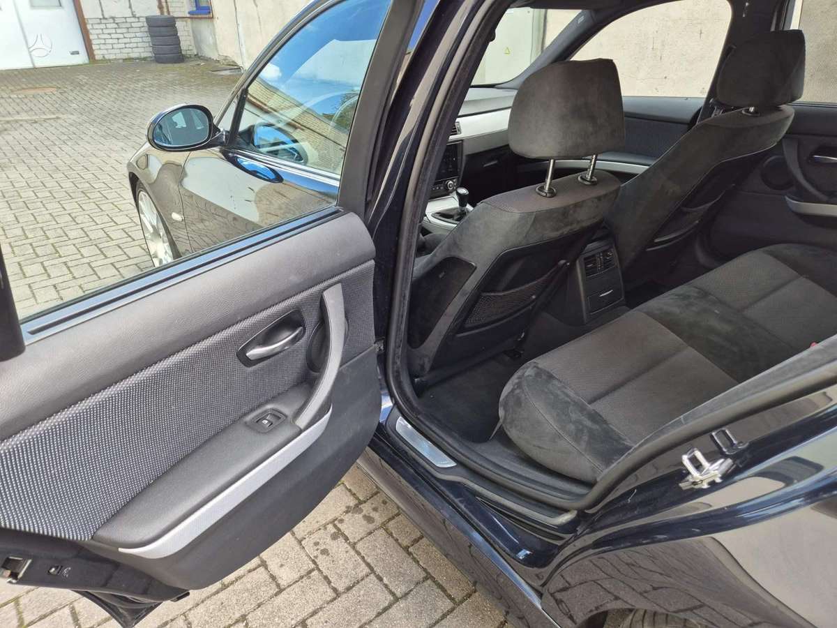 BMW 325 2008 — photo 22