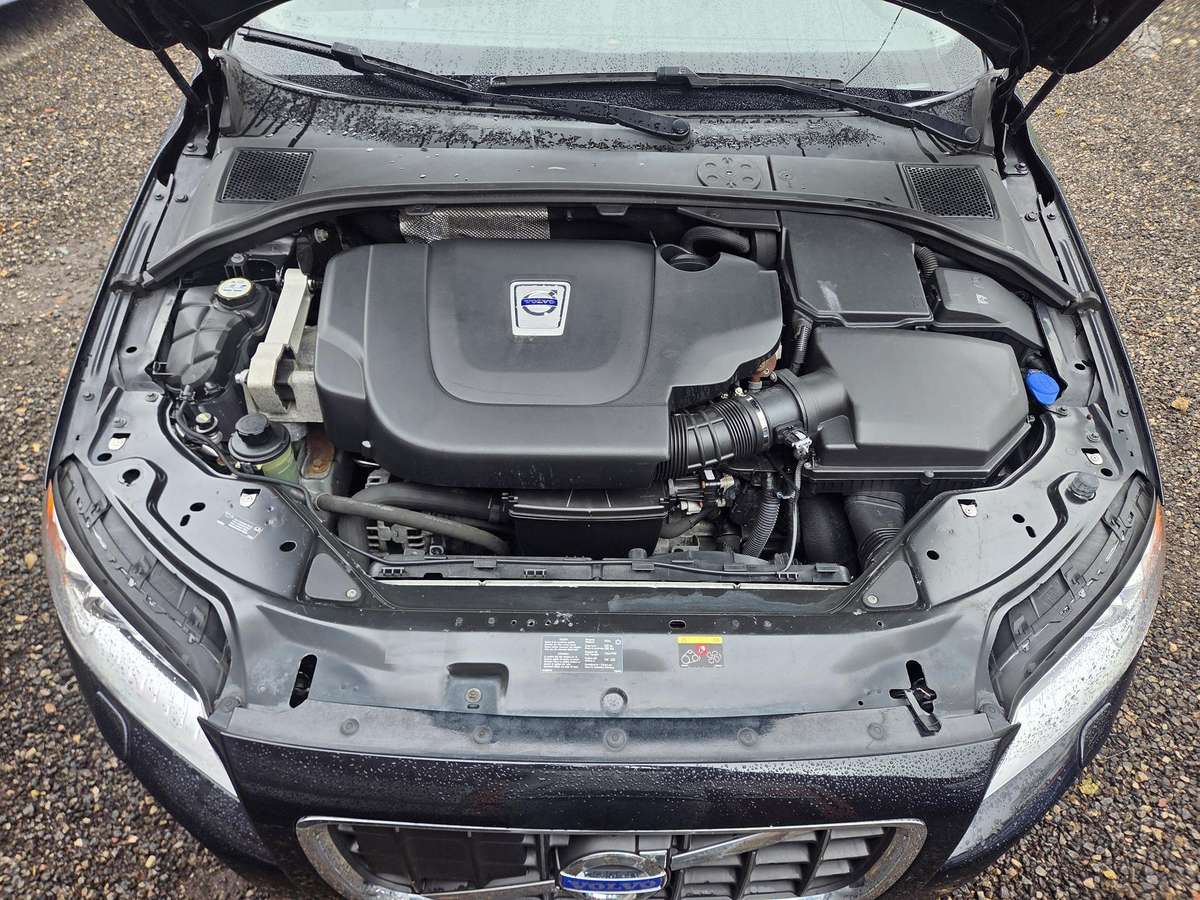 Volvo V70 2012 — photo 14