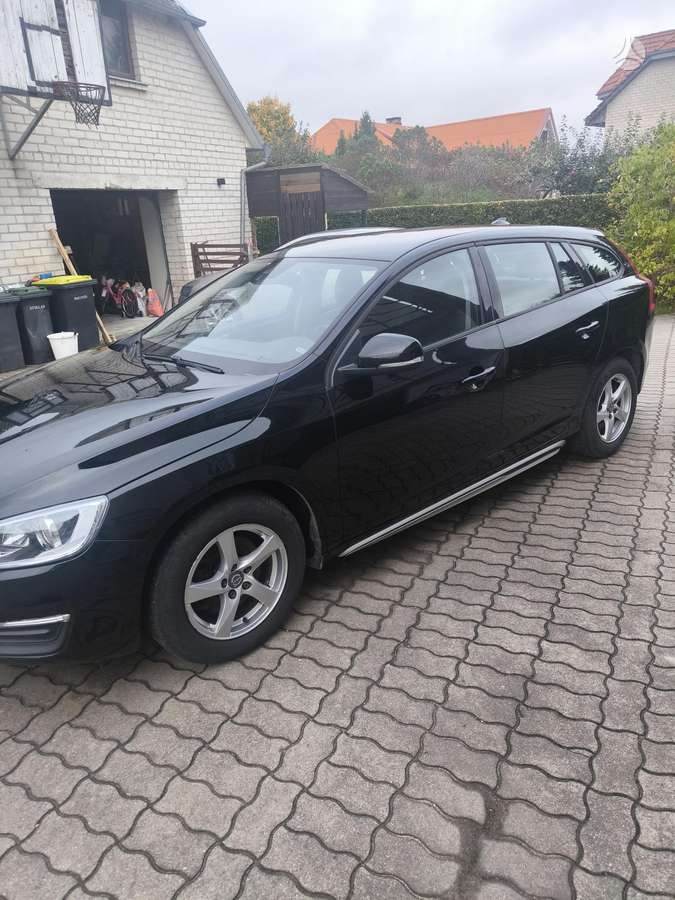 Volvo V60 2015 — rear view