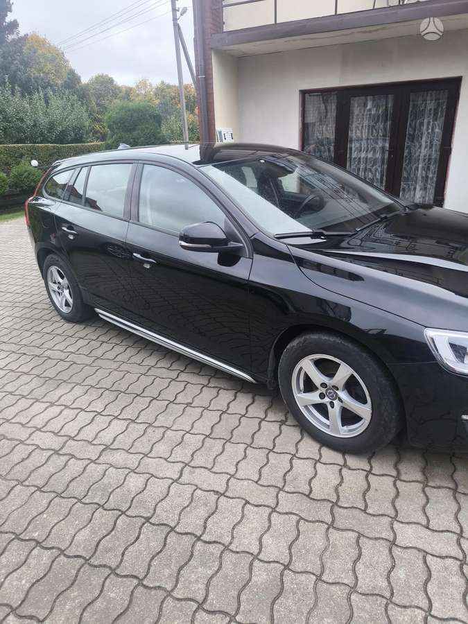 Volvo V60 2015 — interior