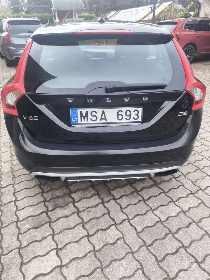Volvo V60 2015 — engine 1560 cm³, 114 HP (84kW)
