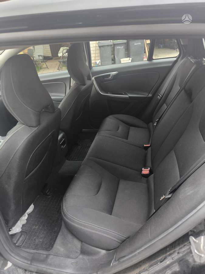 Volvo V60 2015 — photo 7