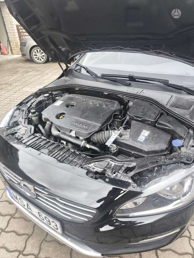 Volvo V60 2015 — photo 8
