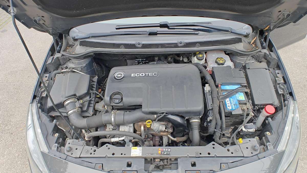 Opel Astra 2014 — photo 12