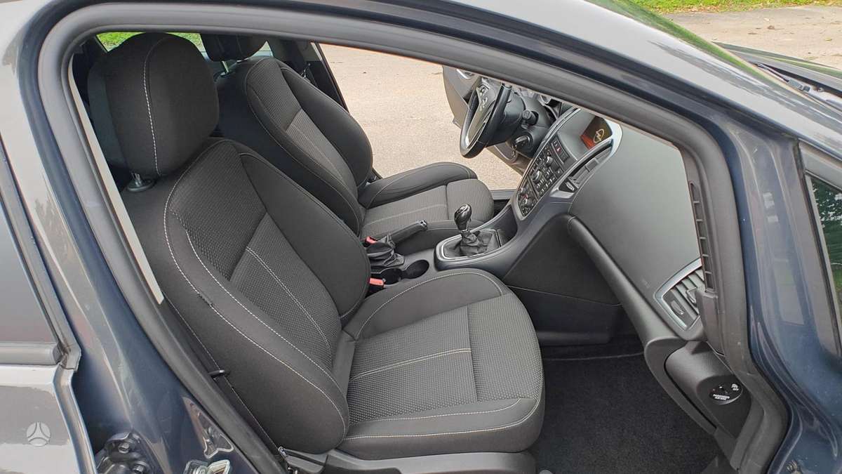 Opel Astra 2014 — photo 14