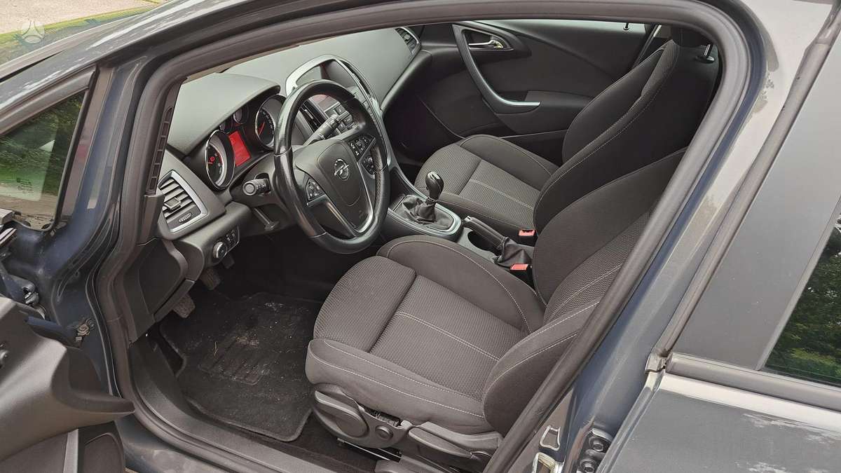 Opel Astra 2014 — photo 16