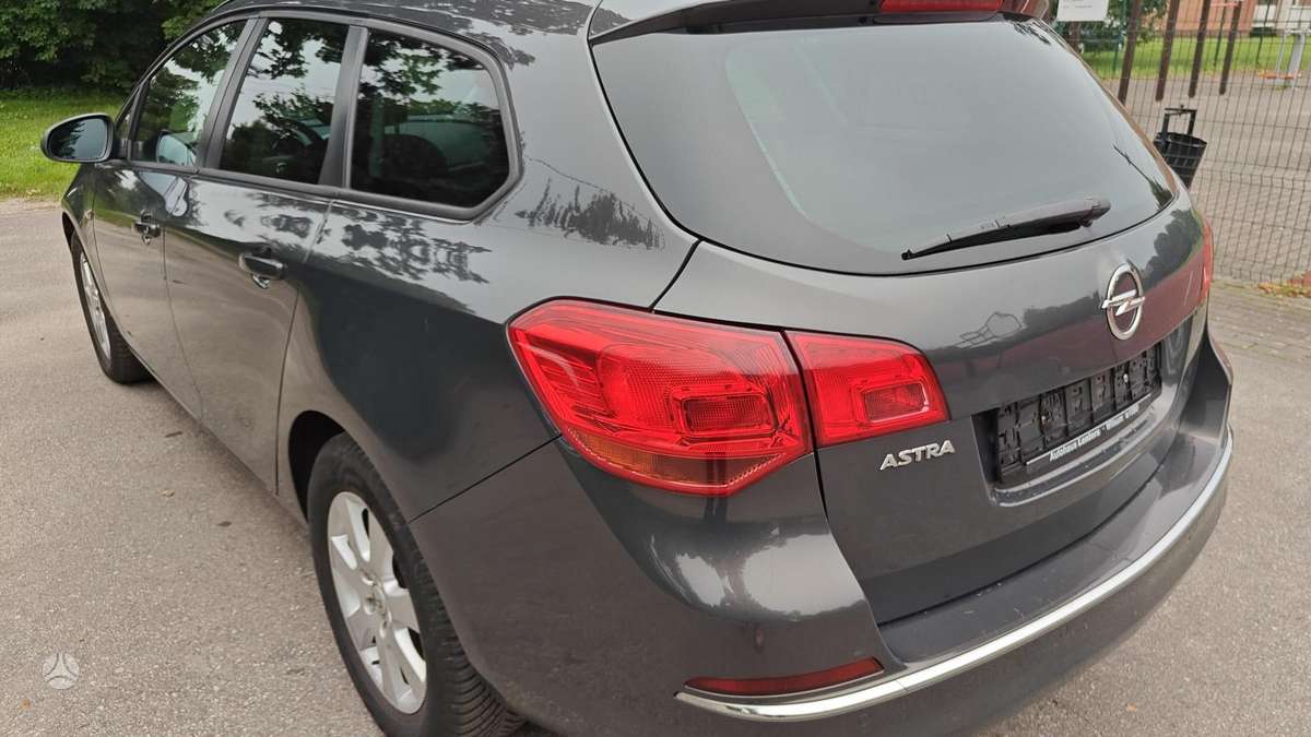 Opel Astra 2014 — interior