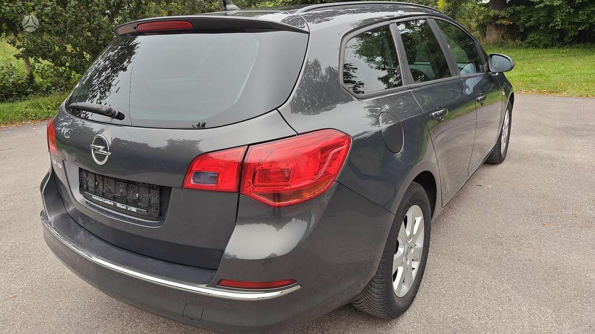 Opel Astra 2014 — engine 1598 cm³, 110 HP (81kW)