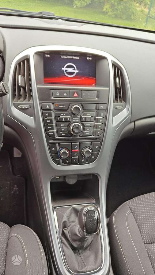 Opel Astra 2014 — photo 9