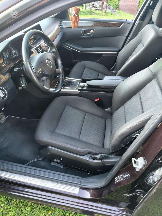 Mercedes-Benz E250 2011 — photo 8