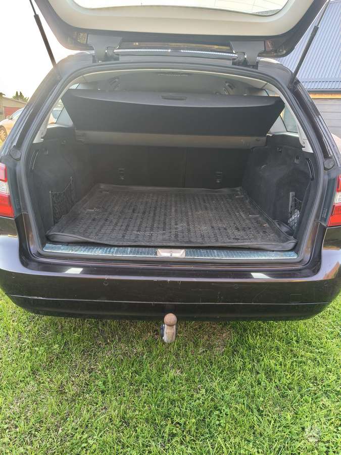 Mercedes-Benz E250 2011 — photo 9