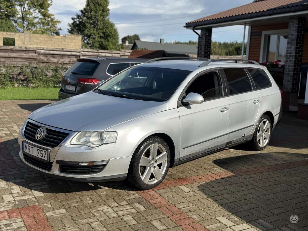 Volkswagen Passat 2005 — rear view