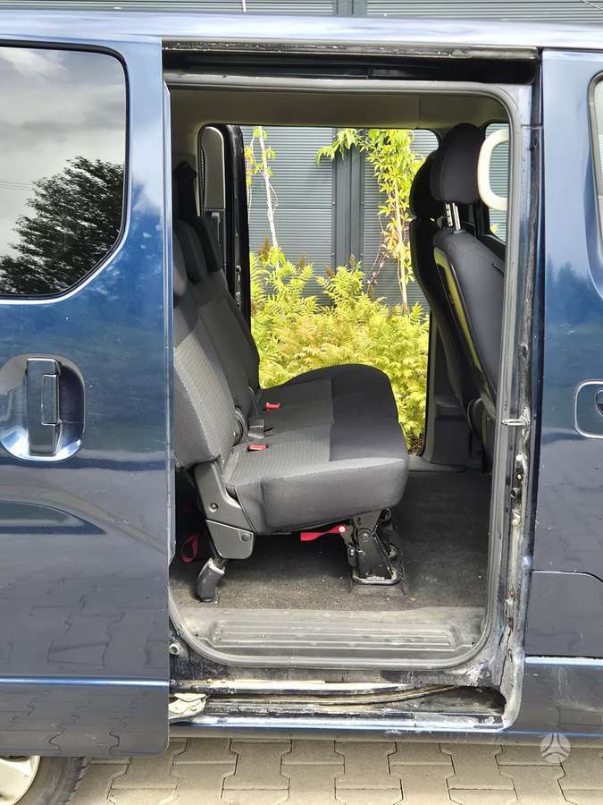 Nissan NV200 2010 — photo 7