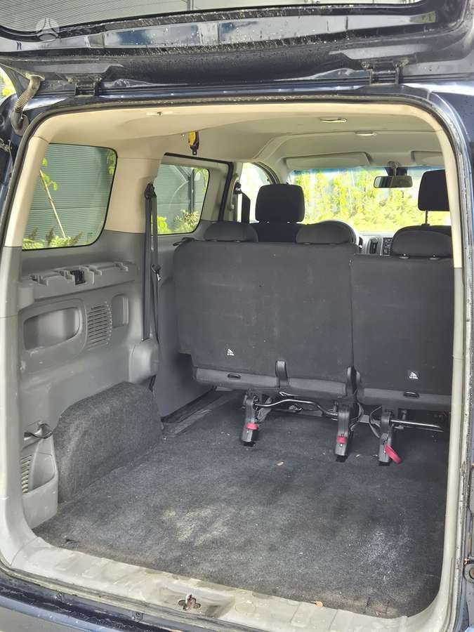Nissan NV200 2010 — photo 9