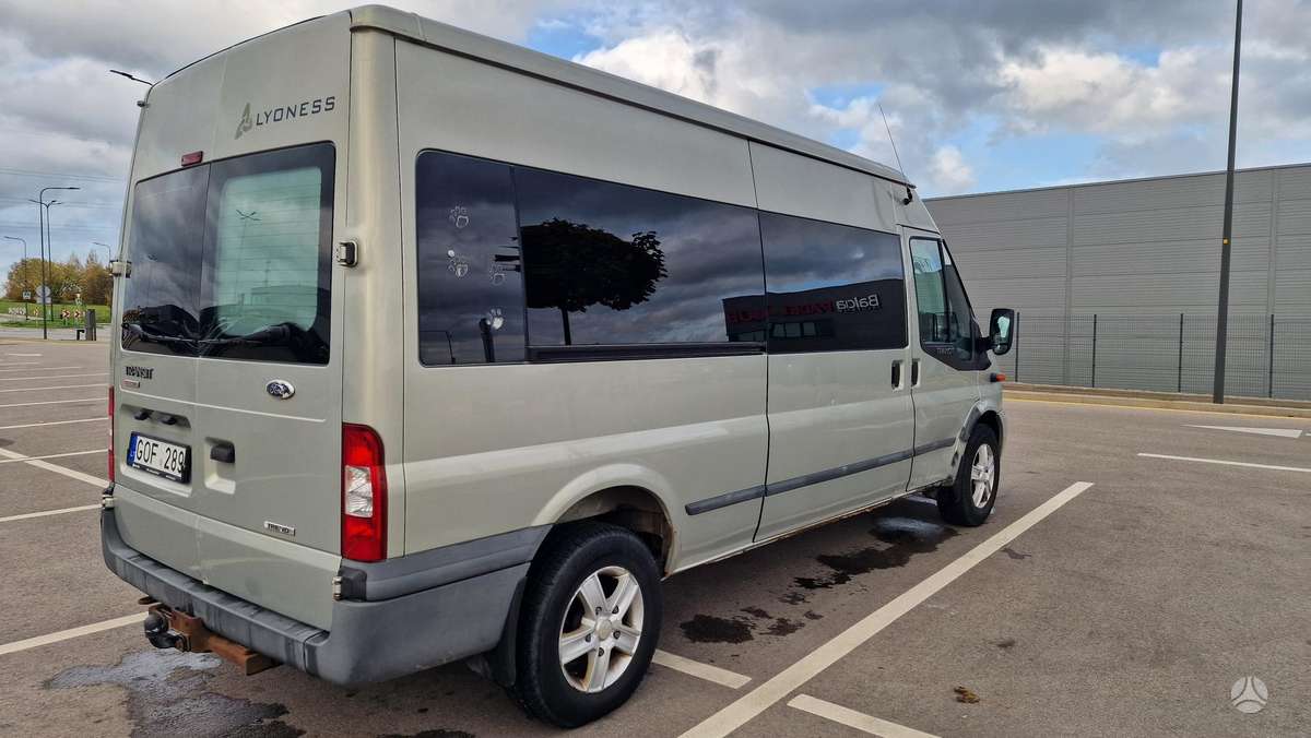 Ford Transit 2011 — вигляд ззаду