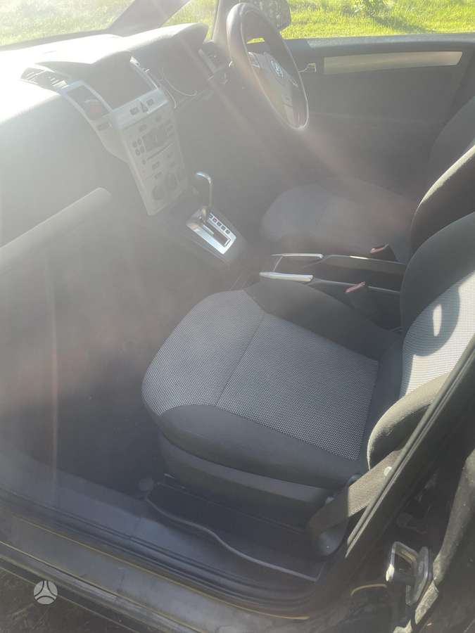Opel Zafira 2009 — photo 8