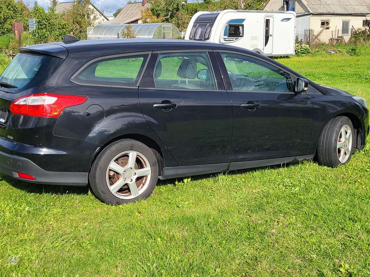 Ford Focus 2012 — вигляд ззаду