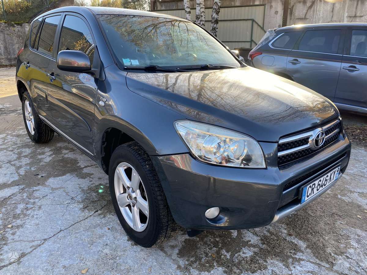 Toyota RAV4 2007 — салон