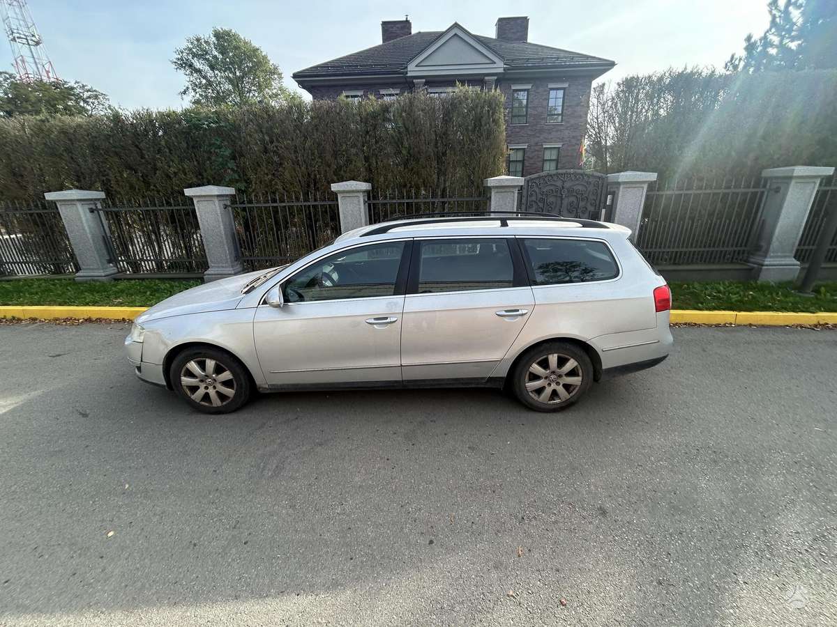 Volkswagen Passat 2005 — вигляд ззаду