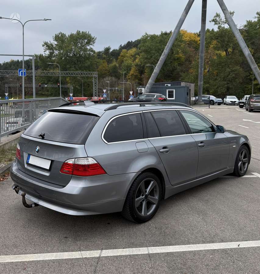 BMW 520 2008 — салон