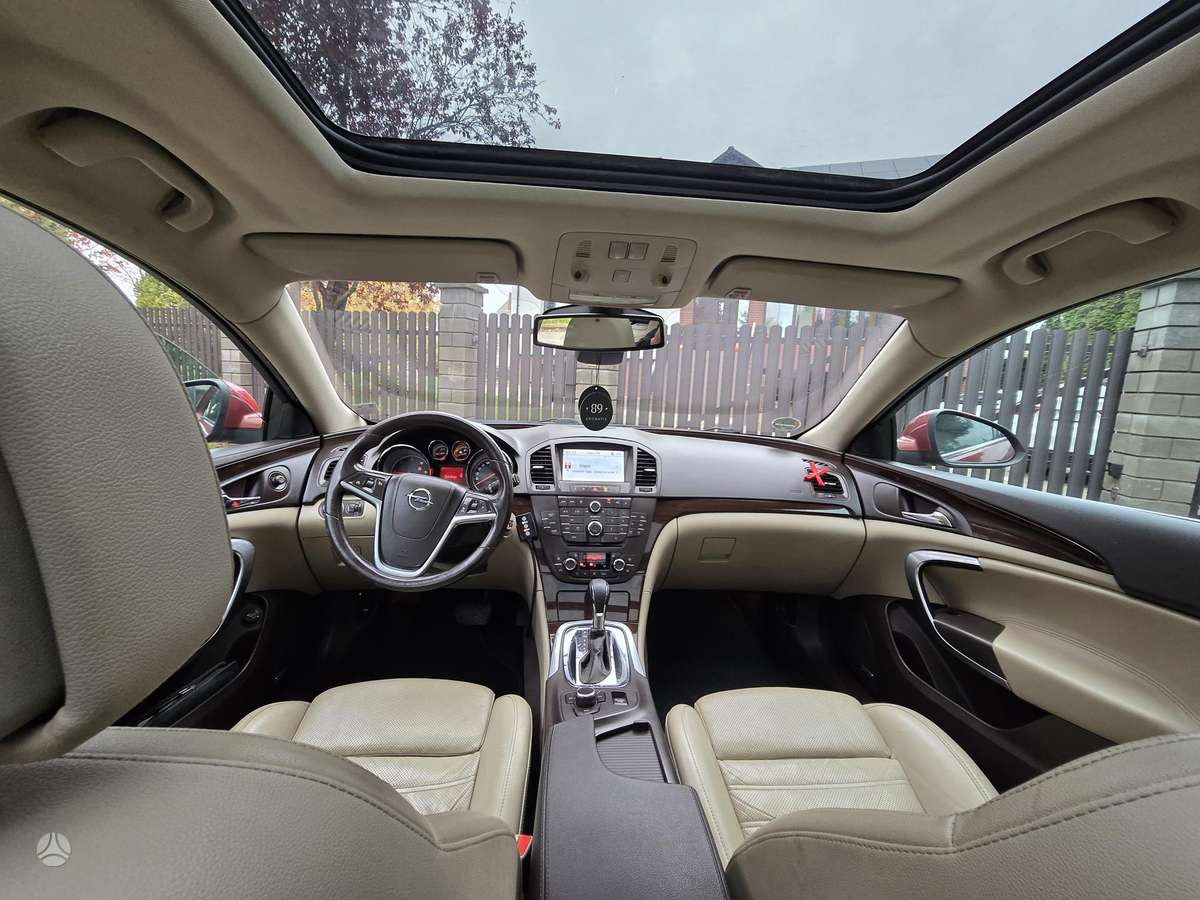 Opel Insignia 2010 — photo 10