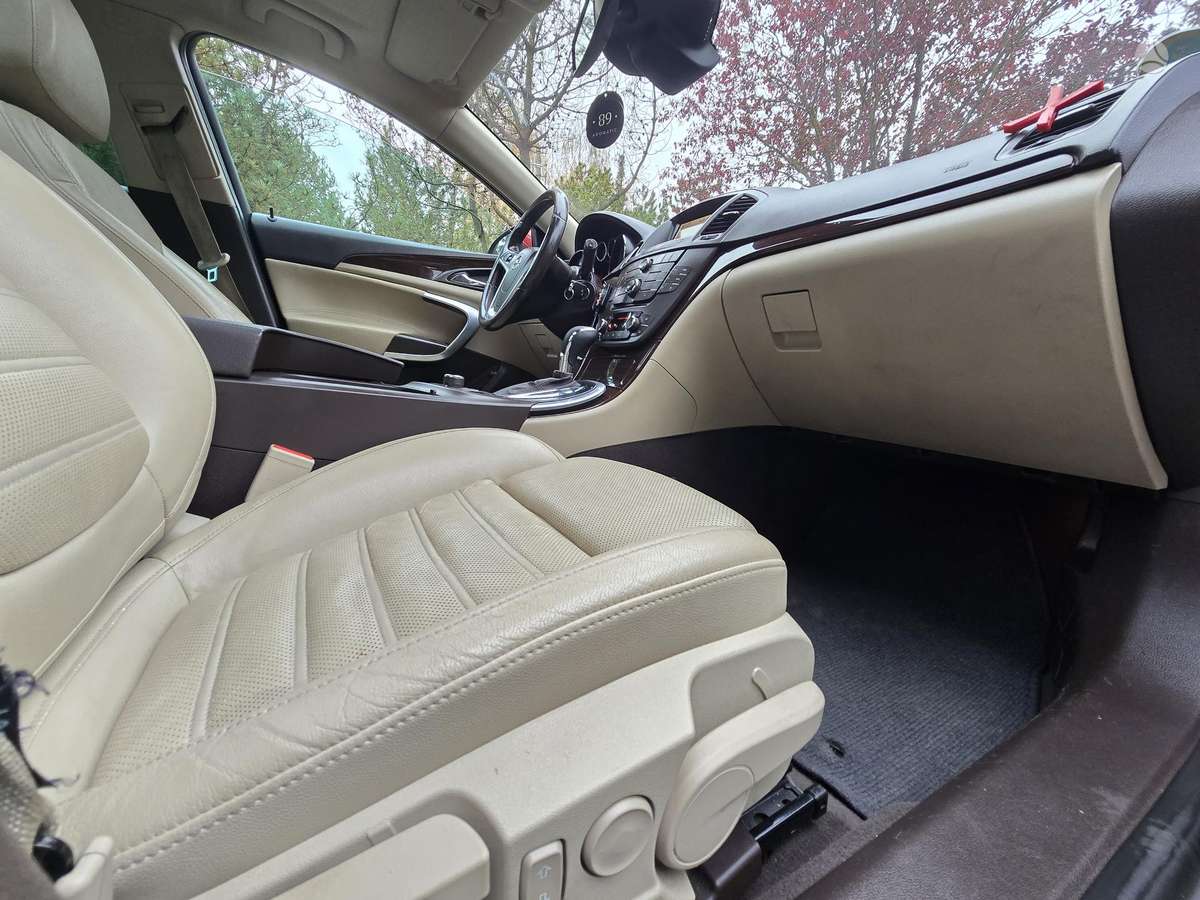 Opel Insignia 2010 — photo 12