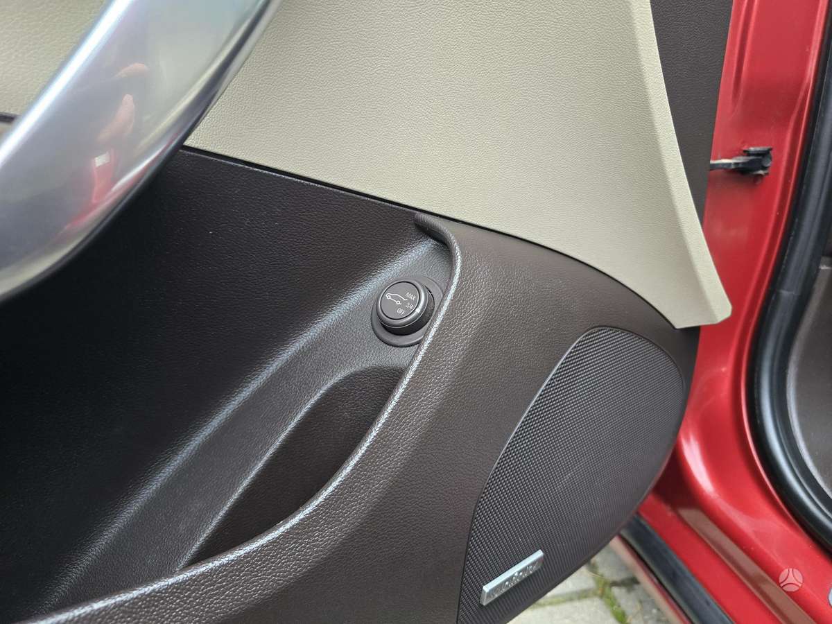 Opel Insignia 2010 — photo 18