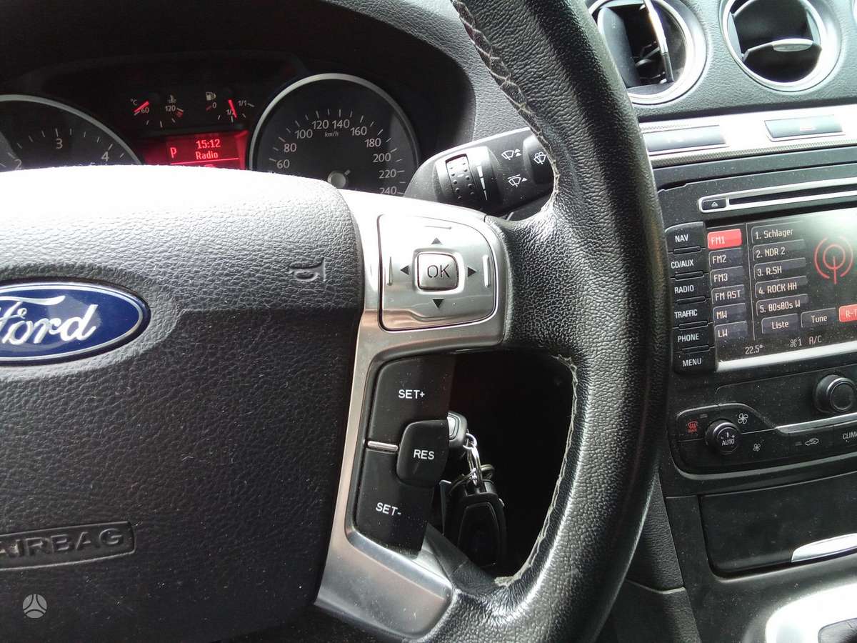 Ford Galaxy 2013 — photo 11