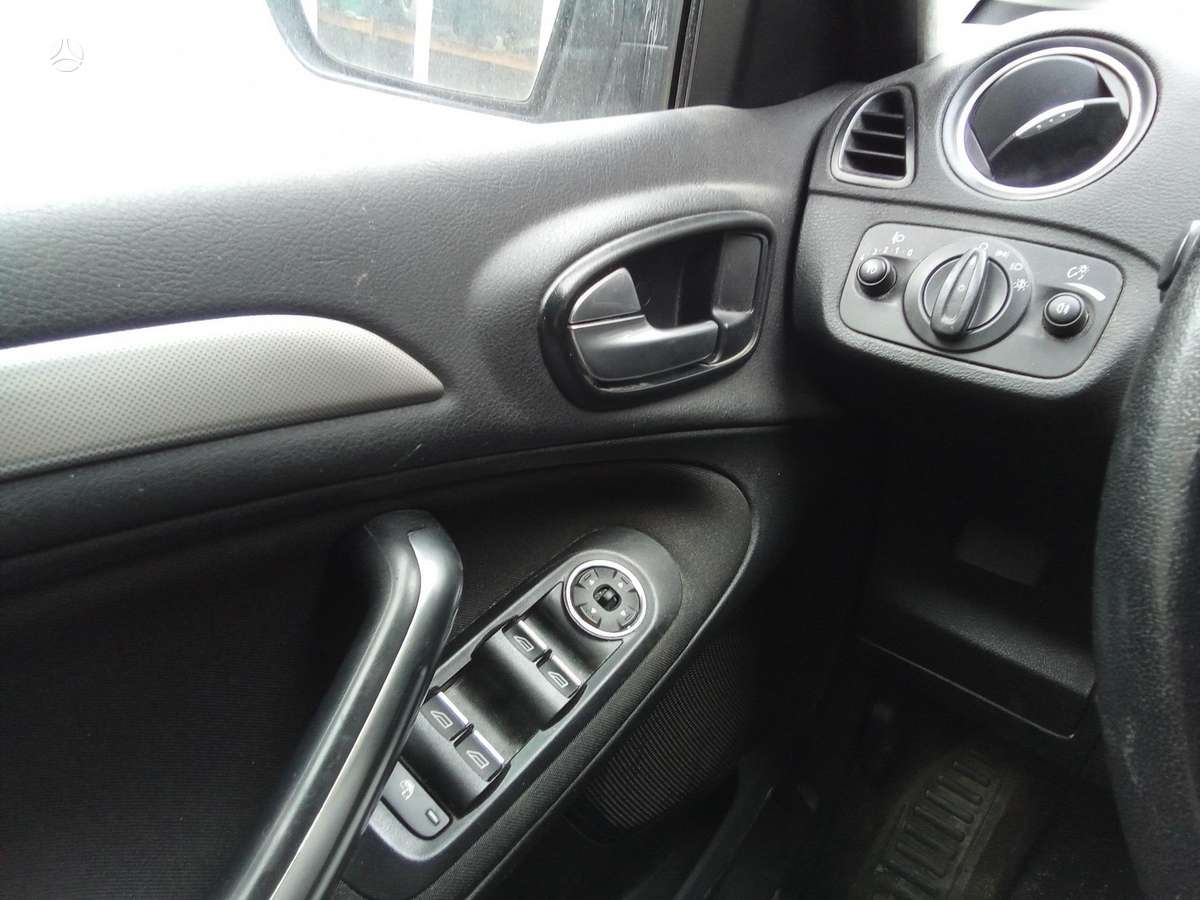 Ford Galaxy 2013 — photo 13