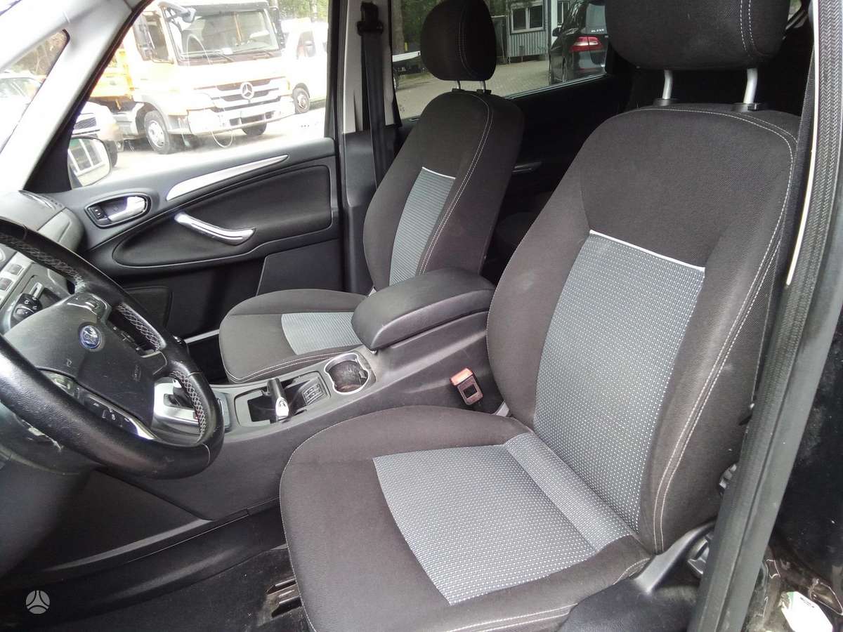 Ford Galaxy 2013 — photo 15