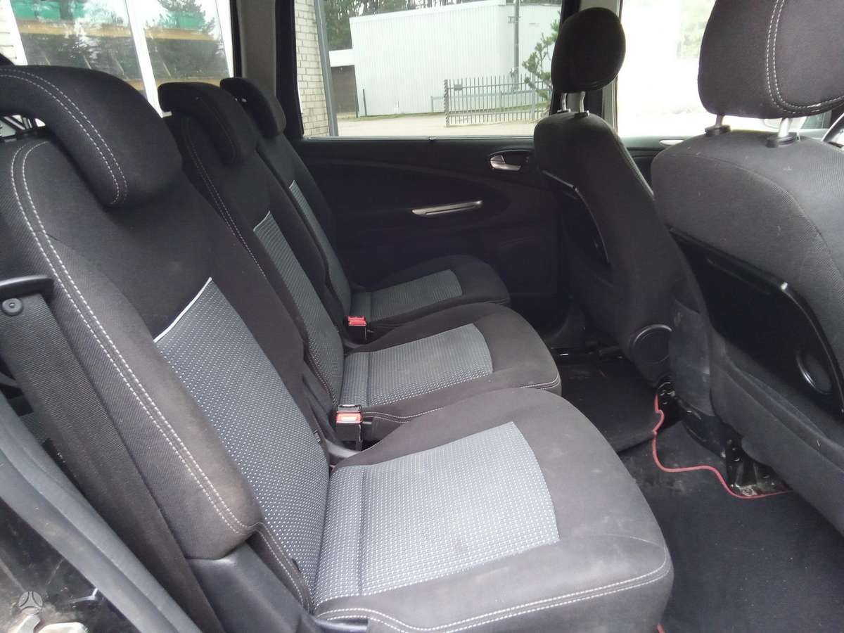 Ford Galaxy 2013 — photo 17