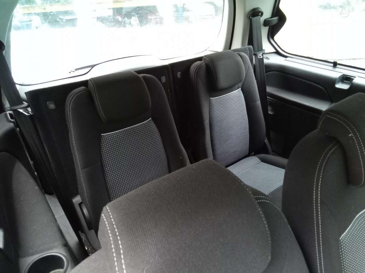 Ford Galaxy 2013 — photo 18