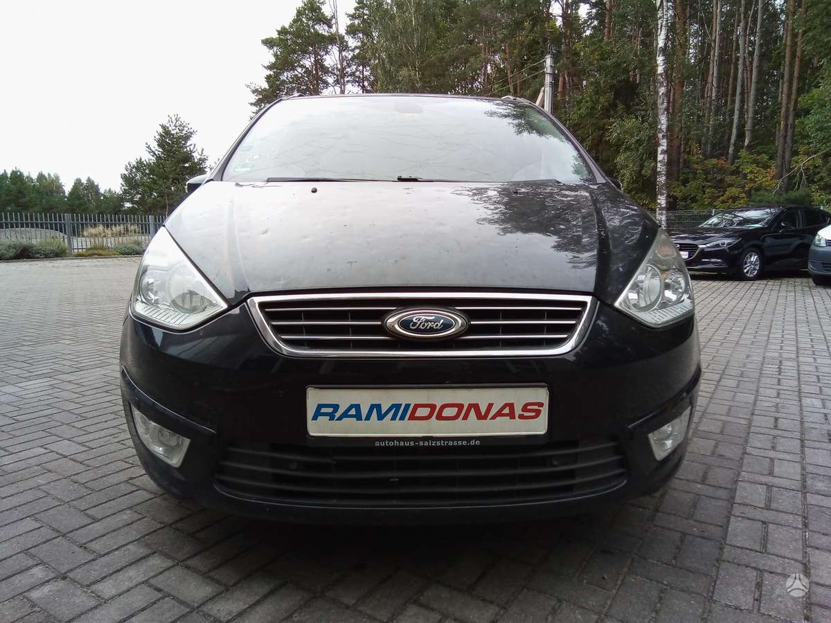 Ford Galaxy 2013 — rear view