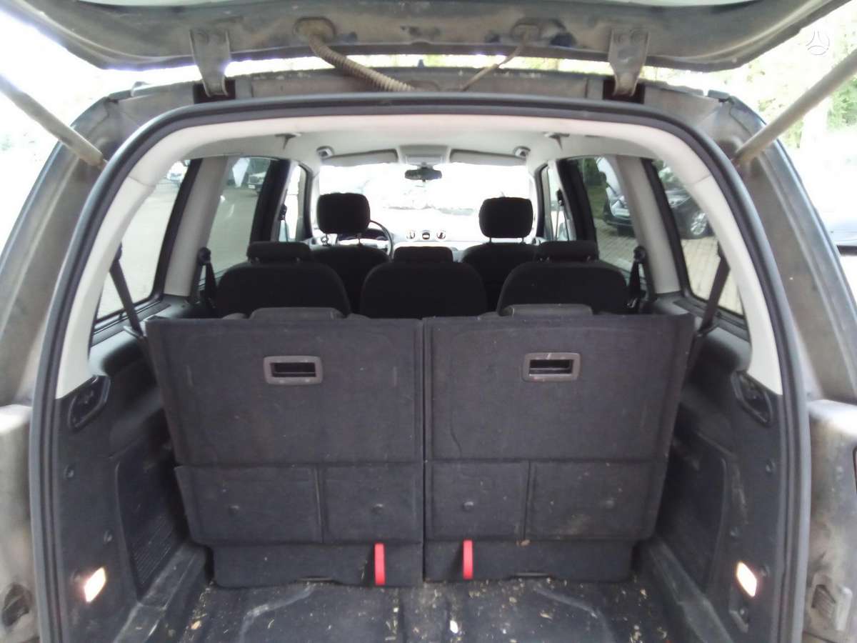 Ford Galaxy 2013 — photo 8