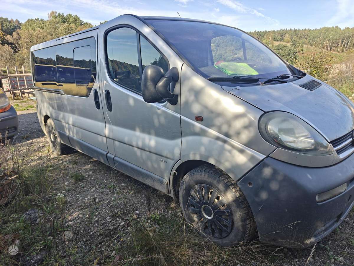 Opel Vivaro 2005 — interior