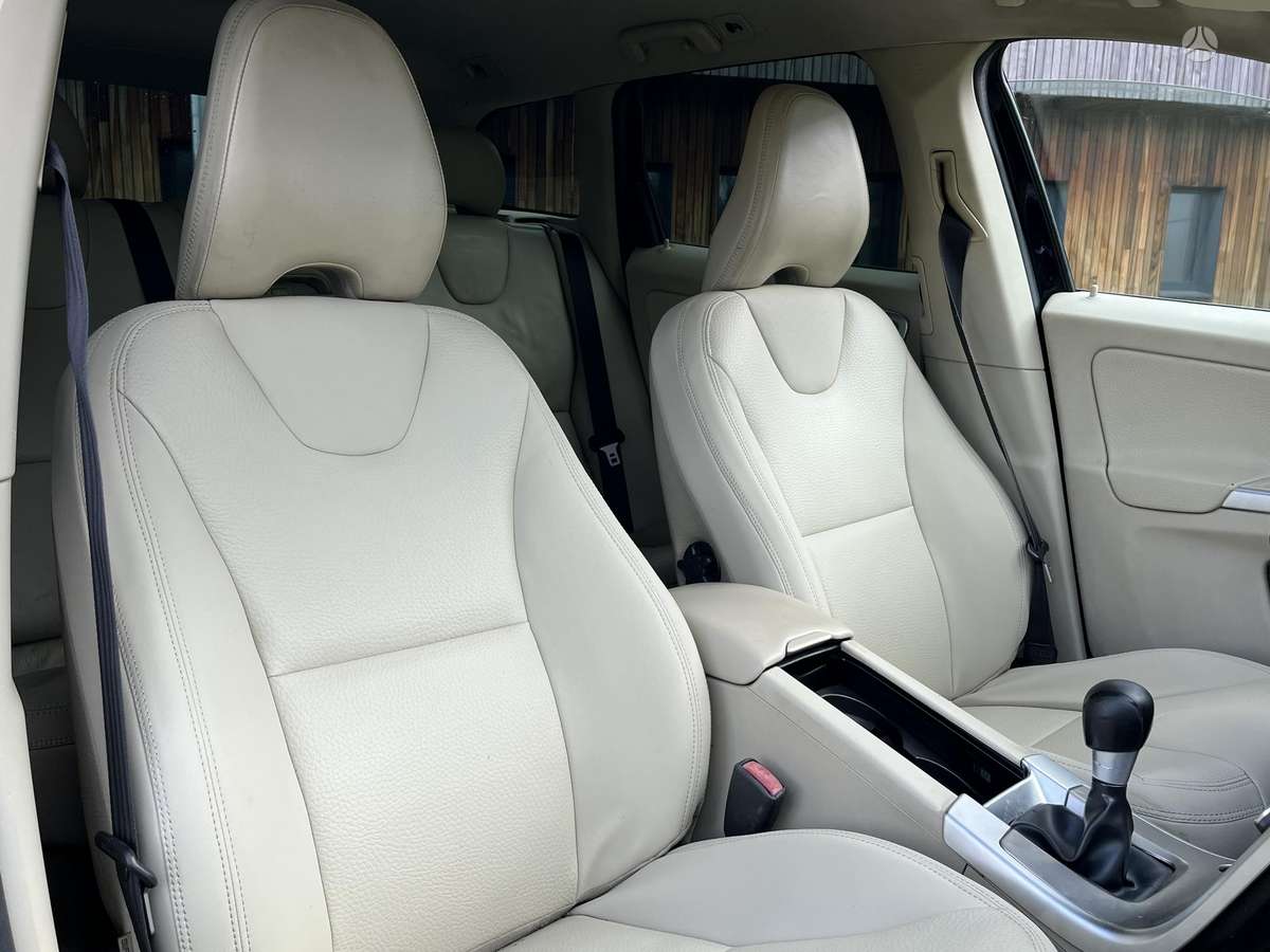 Volvo XC60 2009 — photo 10
