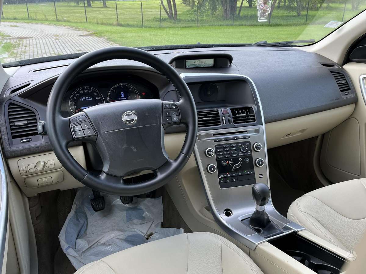Volvo XC60 2009 — photo 11