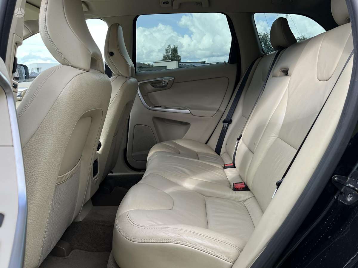Volvo XC60 2009 — photo 14