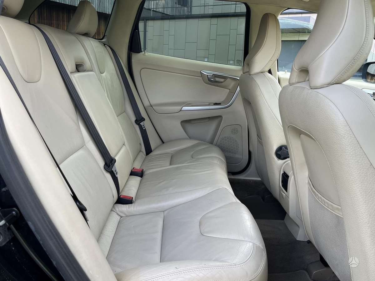 Volvo XC60 2009 — photo 15