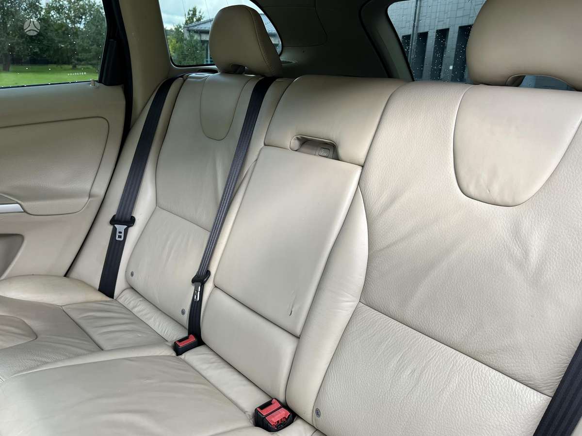 Volvo XC60 2009 — photo 16