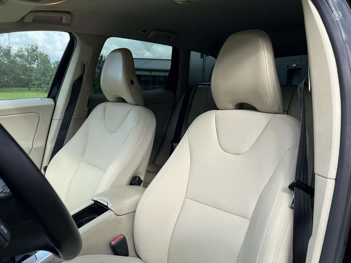 Volvo XC60 2009 — photo 9