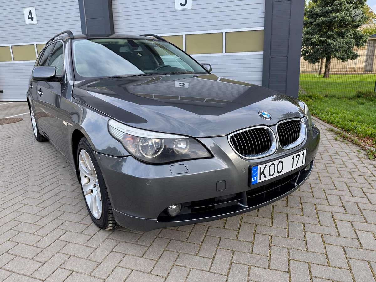 BMW 525 2006 — rear view
