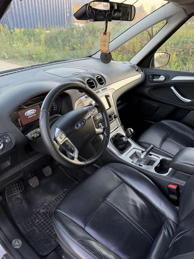 Ford Galaxy 2011 — фото 11