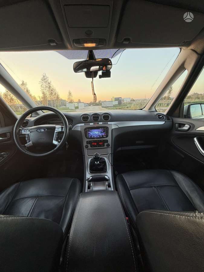 Ford Galaxy 2011 — фото 15