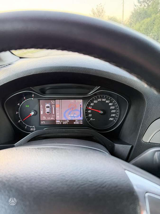 Ford Galaxy 2011 — фото 17