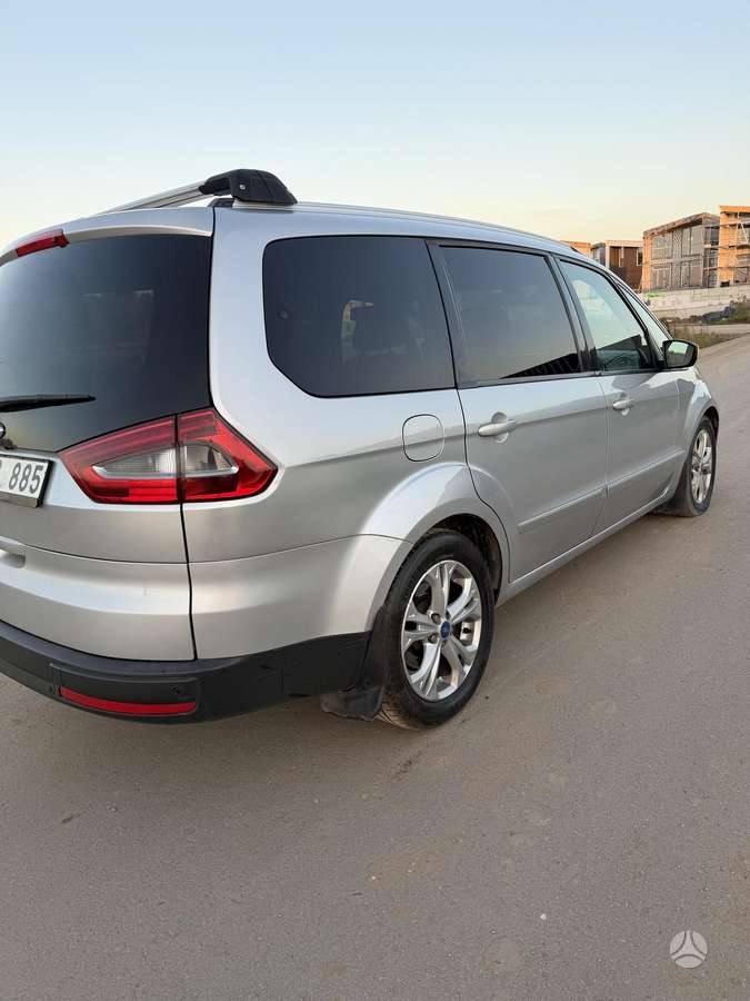 Ford Galaxy 2011 — фото 9